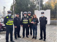 桐城一女子騎電瓶車丟失4萬元現金  民警用一小時找回