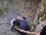 无为75岁老太摸螺蛳不慎深陷泥潭 警民紧急救援脱险