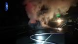 小货车高速公路上起火被烧成空壳