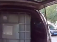 嚇人！淮南一小區(qū)內(nèi)舊商務(wù)車變“流動炸彈”