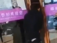 淮南：男子憑著身材瘦小 竟多次鉆門縫盜竊