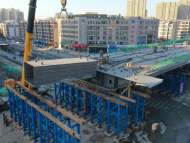 合肥郎溪路（裕溪路—明皇路）工程跨新安江路鋼箱梁主梁順利合龍