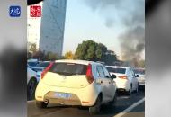 現場短新聞短視頻大賽｜蚌埠鬧市一車起火又引燃后車