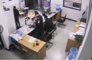 想找人聊聊天  淮南一?七旬獨居老人來派出所嘮嗑  