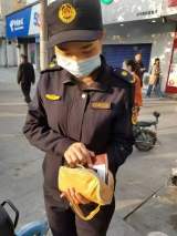 合肥：肥东城管拾金不昧暖人心