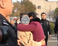 合肥一女子被抱養(yǎng)41年后和親生父母團聚