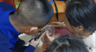 合肥一幼童手卡奶茶瓶蓋  消防員前來破拆