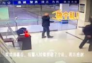 男子報警稱信用卡被盜刷 宣城警方：他兒子綁了卡