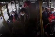 蚌埠乘車老人昏迷 公交車秒變救護車