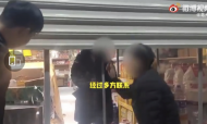 亳州一店主着急打烊 误把顾客锁在店内