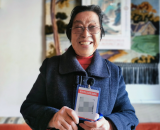 合肥银河湾社区为老人做“安康码”胸牌  出门不用再扫码