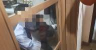 兩歲寶寶手卡木門 合肥消防員快速破拆救援