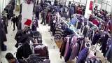 临泉老人服装店偷钱包 被抓时称孙子捡的
