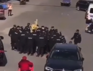 老人賣甘蔗被“搶”后續：涉事企業在當地中標多個項目，涉金額幾千萬，曾被投訴