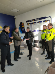 男子买了550元羊肉未付钱  泗县民警按车找人追回欠款