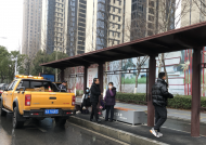 應(yīng)對大雪 合肥經(jīng)開城管全面排查公交站亭