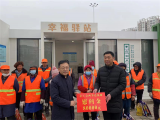 黄卫东春节前走访慰问城管执法队员和环卫工人