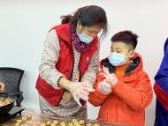 新春走基层丨炸圆子、做手工、写春联……合肥一社区热闹迎虎年