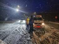 道路積雪交通受阻 郎溪警民合力清理積雪保暢通