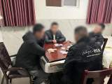 4名男子宾馆内“比鸡”赌博被含山民警抓个正着