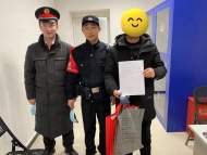 合肥：乘客坐地鐵丟失結(jié)婚證 民輔警及時(shí)聯(lián)系歸還