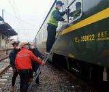 旅客列车运行途中车窗破损 急停明光站处置