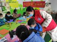 新春走基層｜合肥：社區(qū)小朋友們親手制作紅包迎新春