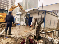 降雪來襲 合肥城管緊急拆除遺留工棚