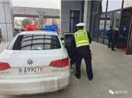 暖心！巢湖一司機駕車時突發病，交警火速送醫