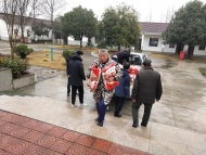 青陽縣喬木鄉：愛心企業情系敬老院 濃濃關愛暖人心