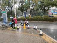 合肥2022年第一場雪 風雪中外賣小哥送餐忙