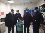 合肥一男童地鐵站站臺走失  家里發動十幾個親友尋找