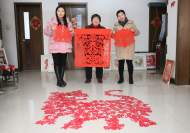 阜陽一72歲老人剪千只生肖虎迎新年