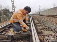 新春走基层| 护航春运路：外卖送不到的地方 有“00后”的坚守