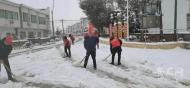 貴池區牛頭山鎮：掃雪除冰暖人心， 新時代文明實踐志愿者在行動