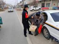 阜陽一孤寡老人趕集迷路 民警核實信息后將其送回敬老院