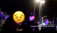 男子欲跳橋輕生 阜陽民警一個“熊抱”救下他