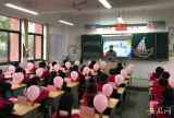 开学第一天，小朋友们收到老师的新年礼物