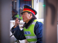 【新春走基层】25年护航铁路 隔路相望的他们用电台互道祝福