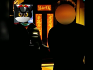合肥：男子偷走奢侈品牌運動鞋 還對著攝像頭豎中指