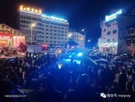 女子夜晚跳入冰冷河中 屯溪民警消防緊急救援