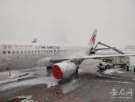  東航安徽分公司為飛機除冰除雪（多圖）