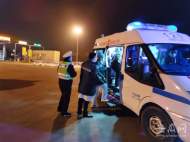 貨車司機車底檢查時頭部受傷血流不止  宿州高速交警護送就醫