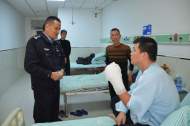 處置持刀警情時受重傷 涇縣一民警獲記一等功