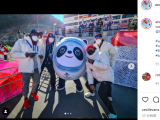 各国运动员晒与冰墩墩花式合影 称“很喜欢冬奥村”