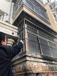 合肥一小區(qū)樓前多輛電動(dòng)車起火   隔壁幼兒園兩女園長(zhǎng)沖出救火    