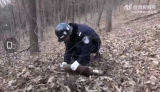 萧县：山上惊现一枚炮弹 民警妥善处置