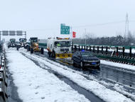蕪合高速：多措并舉戰冰雪保暢通
