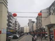合肥一小區(qū)居民反映：大門沒了就剩倆燈籠，施工噪音使生活受擾  ?