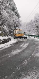 积雪致道路拥堵 旌德县交运局全力除雪保畅通